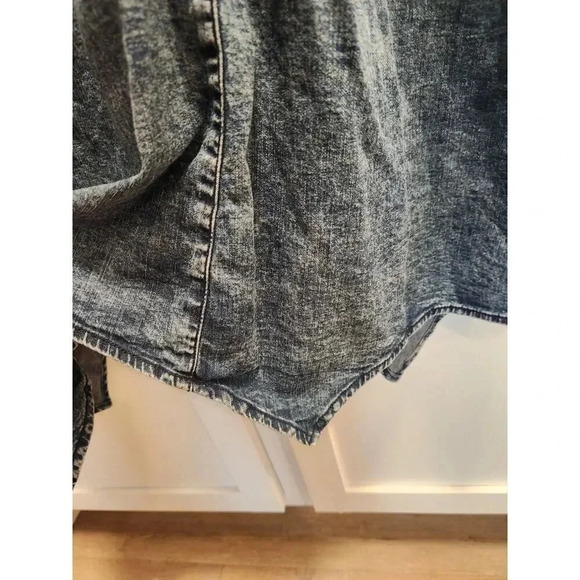 LOGO by Lori Goldstein Sleeveless Acid Wash Denim Button Up Asymmetric Dress - Picture 3 of 9